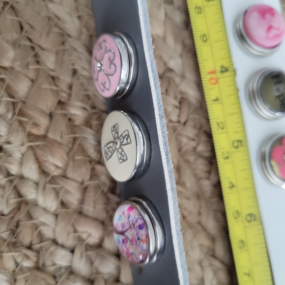 Bundle 2 Leather Snap Bracelets with Pretty Decorative Snap Buttons - Picture 7 of 8